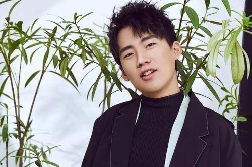 娱乐吃瓜郭麒麟,娱乐界的吃瓜达人，揭秘娱乐圈幕后故事